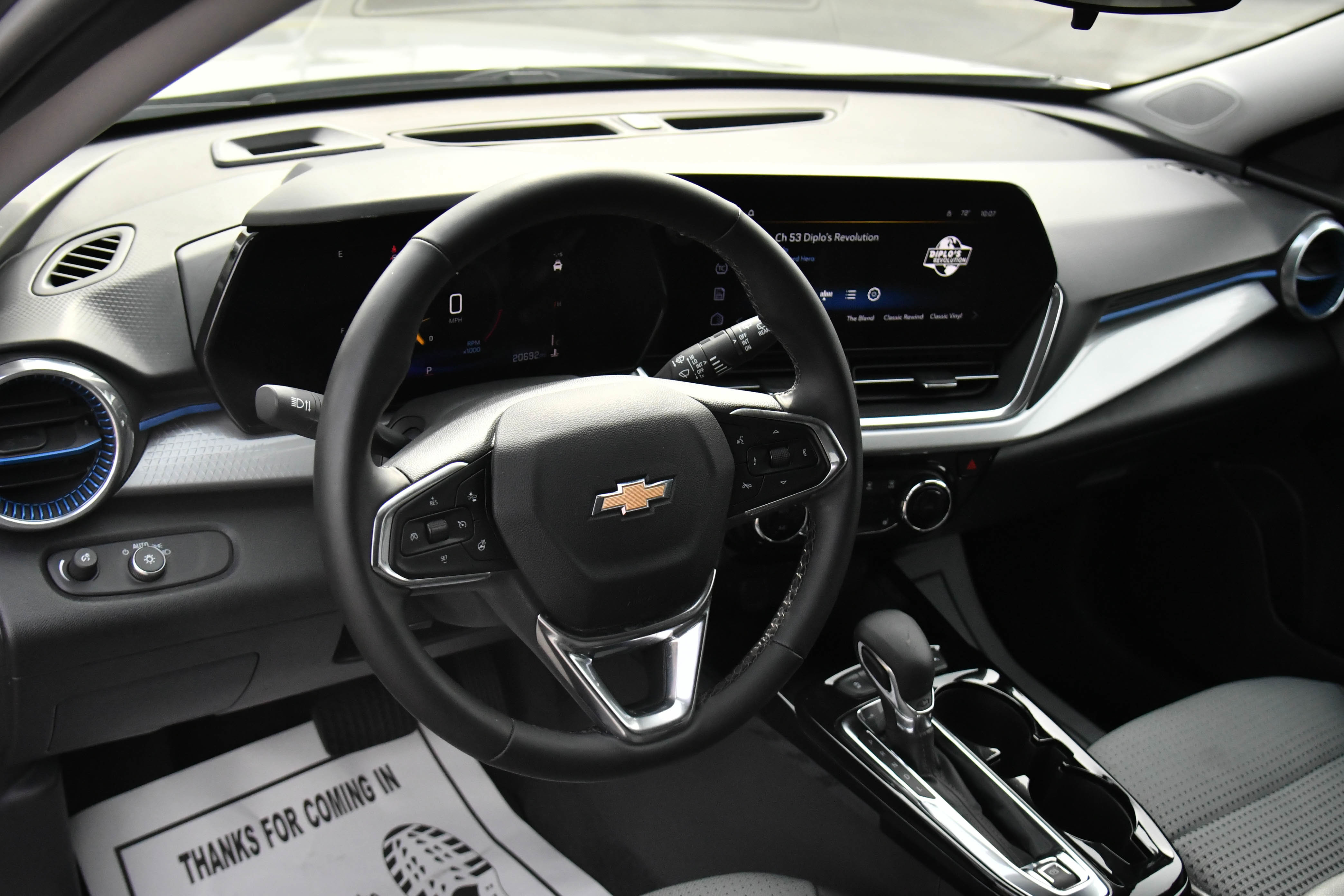 Used 2025 Chevrolet Trax LT w/ LT Convenience Package image 14