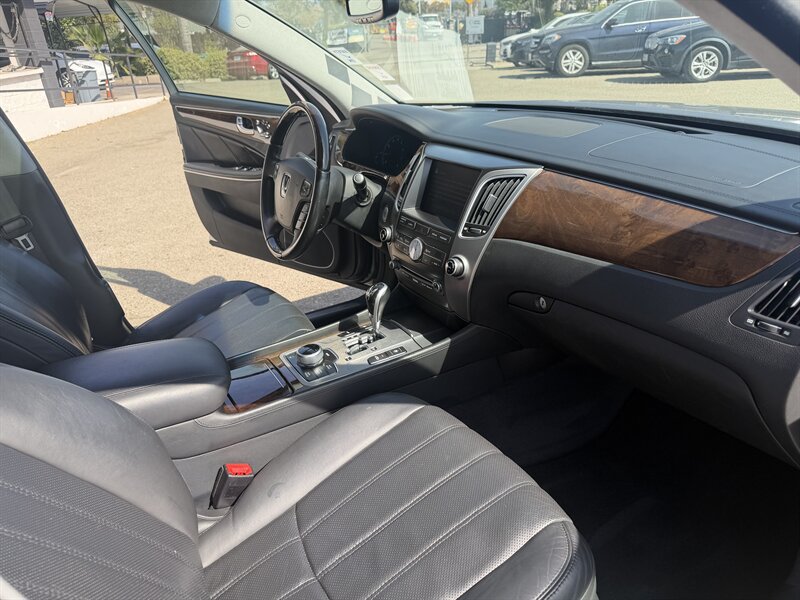 Used 2011 Hyundai Equus Signature RWD image 33