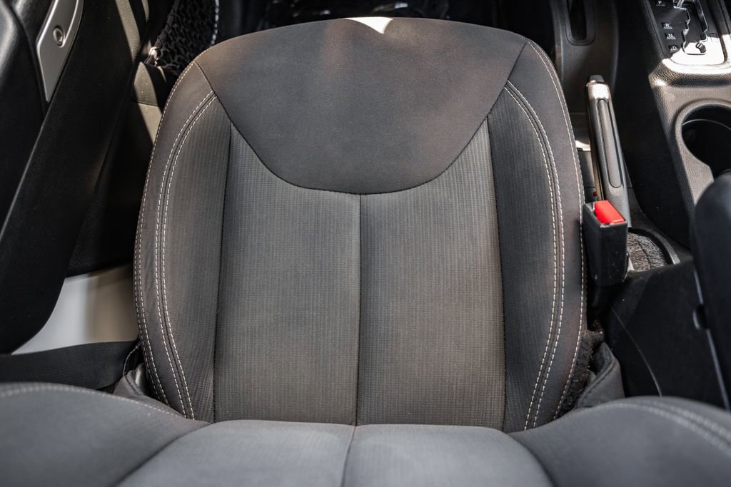 Used 2017 Jeep Wrangler Unlimited Rubicon w/ Cold Weather Group image 28