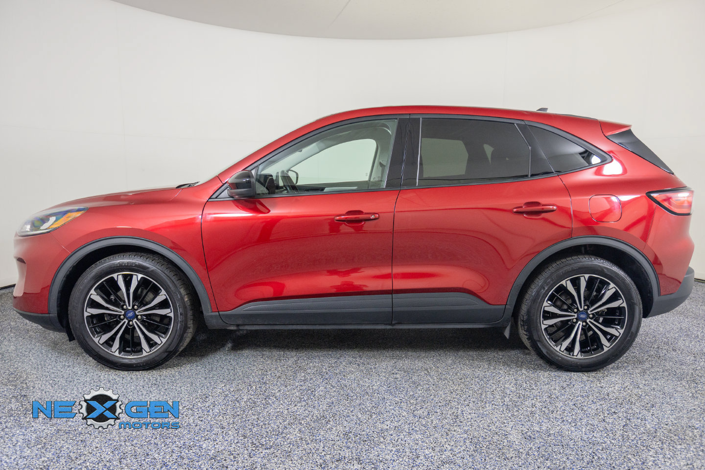 Used 2022 Ford Escape SE w/ SE Sport Appearance Package FWD image 5