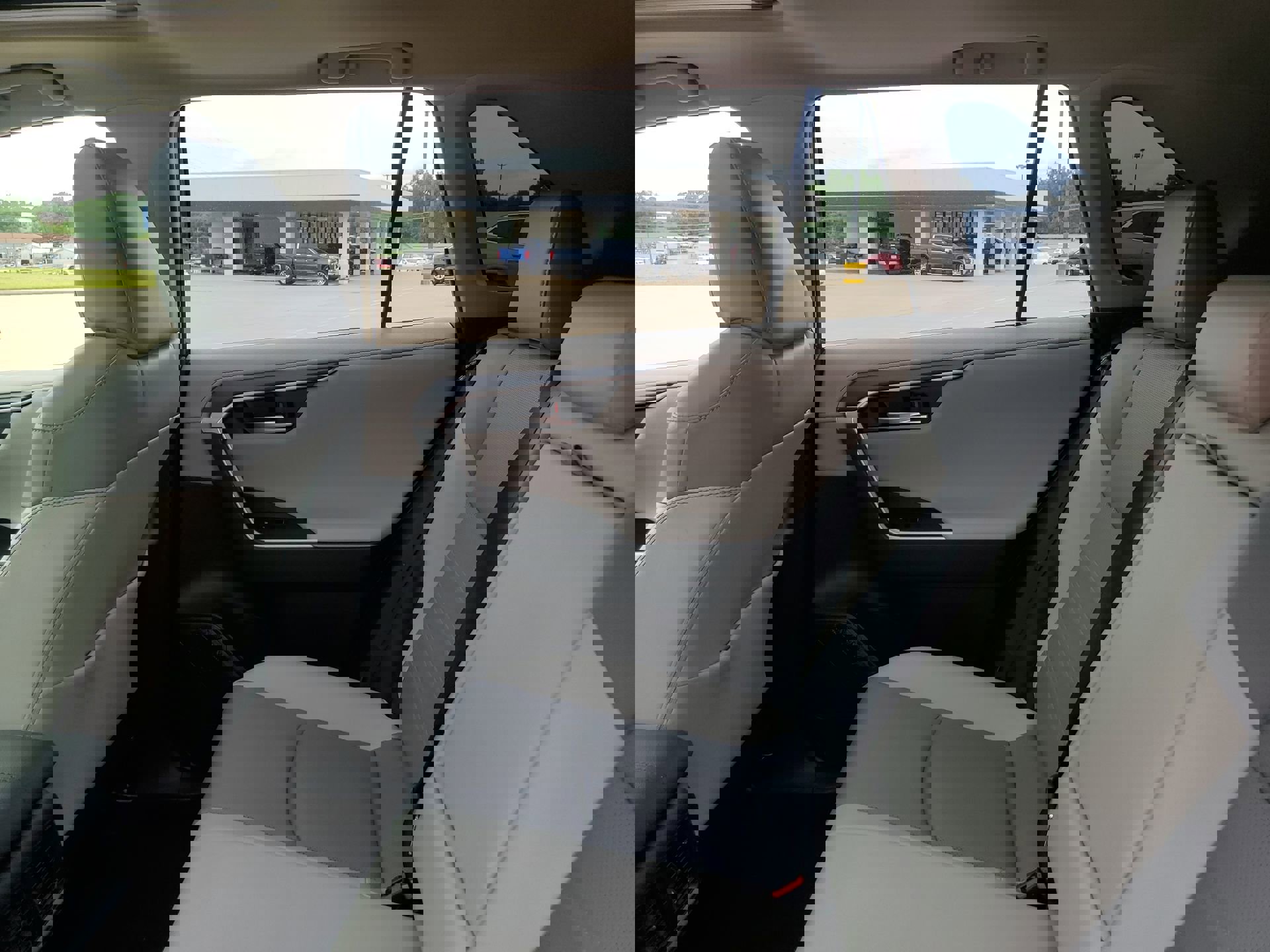 Used 2020 Toyota RAV4 Limited image 32