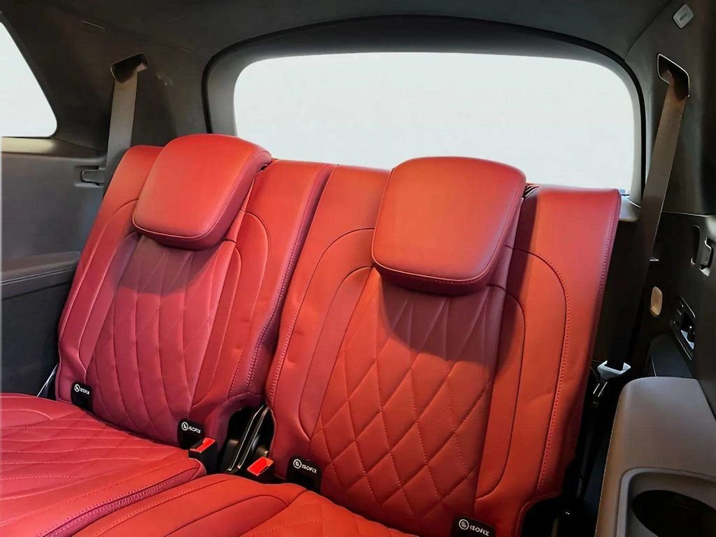 Used 2025 Mercedes-Benz GLS 63 AMG 4MATIC image 10