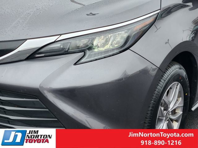 Used 2025 Toyota Sienna XLE image 10
