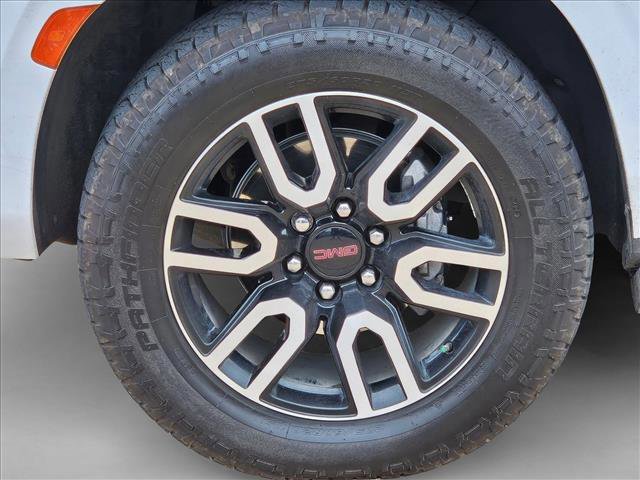 Used 2023 GMC Yukon AT4 w/ Technology Package AWD/4WD image 14