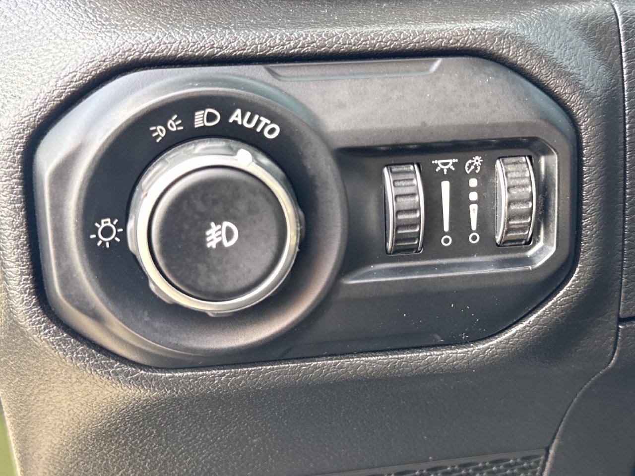 Used 2021 Jeep Wrangler Sport AWD/4WD image 13