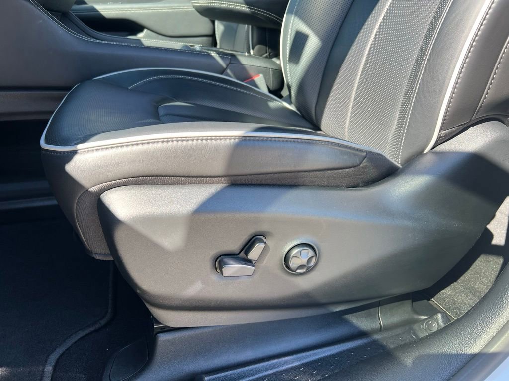 Used 2024 Chrysler Pacifica Limited w/ S Appearance Package image 14