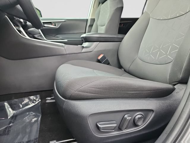 Used 2025 Toyota RAV4 XLE w/ Convenience Package AWD/4WD image 25
