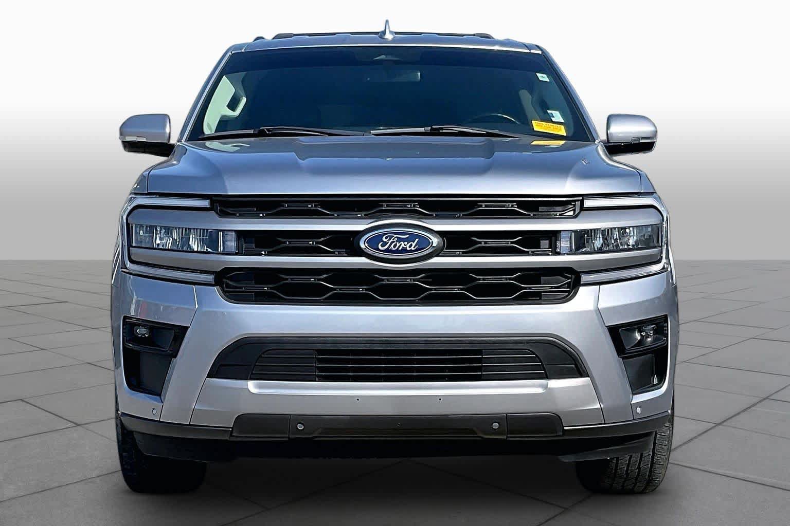 Used 2024 Ford Expedition XLT RWD image 4