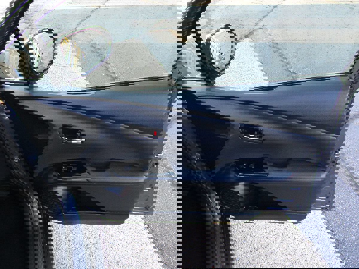 Used 2022 Toyota Prius LE image 31