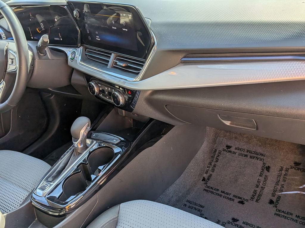 Used 2025 Chevrolet Trax LT w/ LT Convenience Package image 30