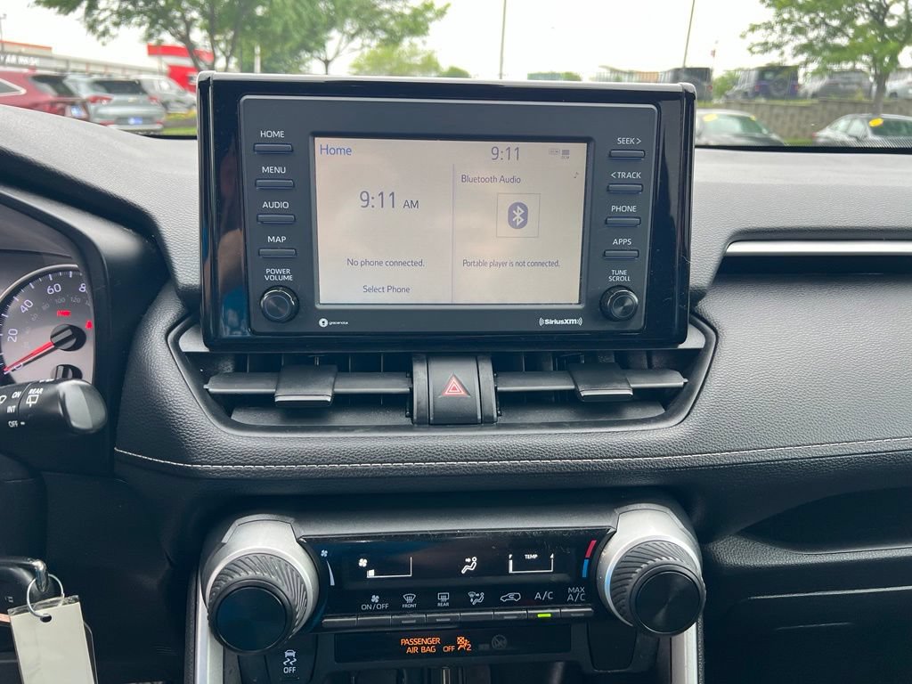 Used 2020 Toyota RAV4 LE FWD image 32