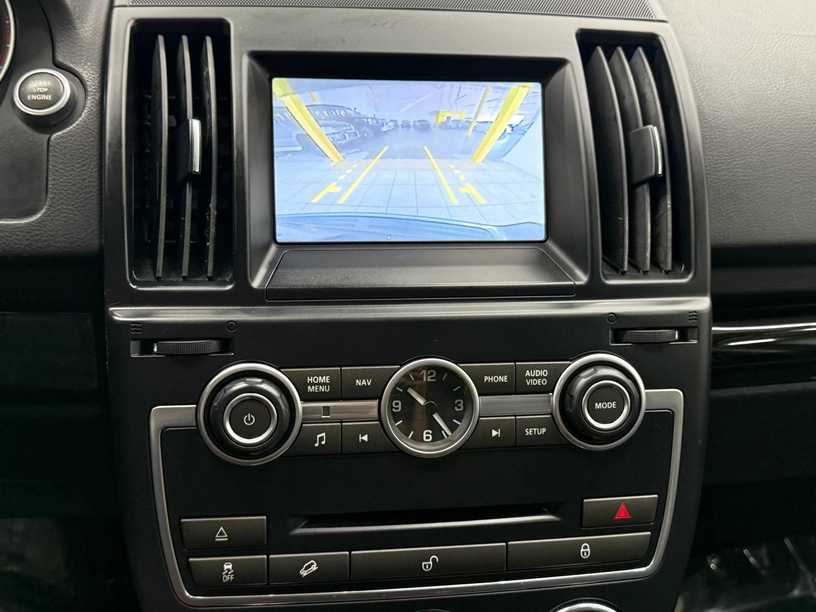 Used 2015 Land Rover LR2 HSE AWD/4WD image 32