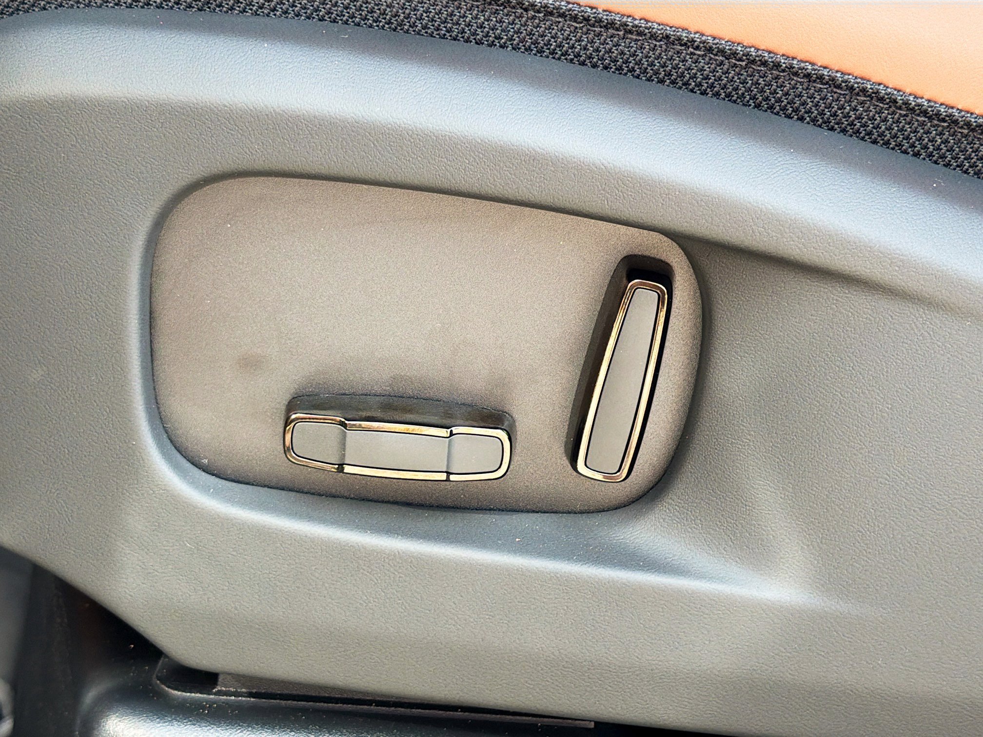 New 2026 Land Rover Defender 110 OCTA image 25