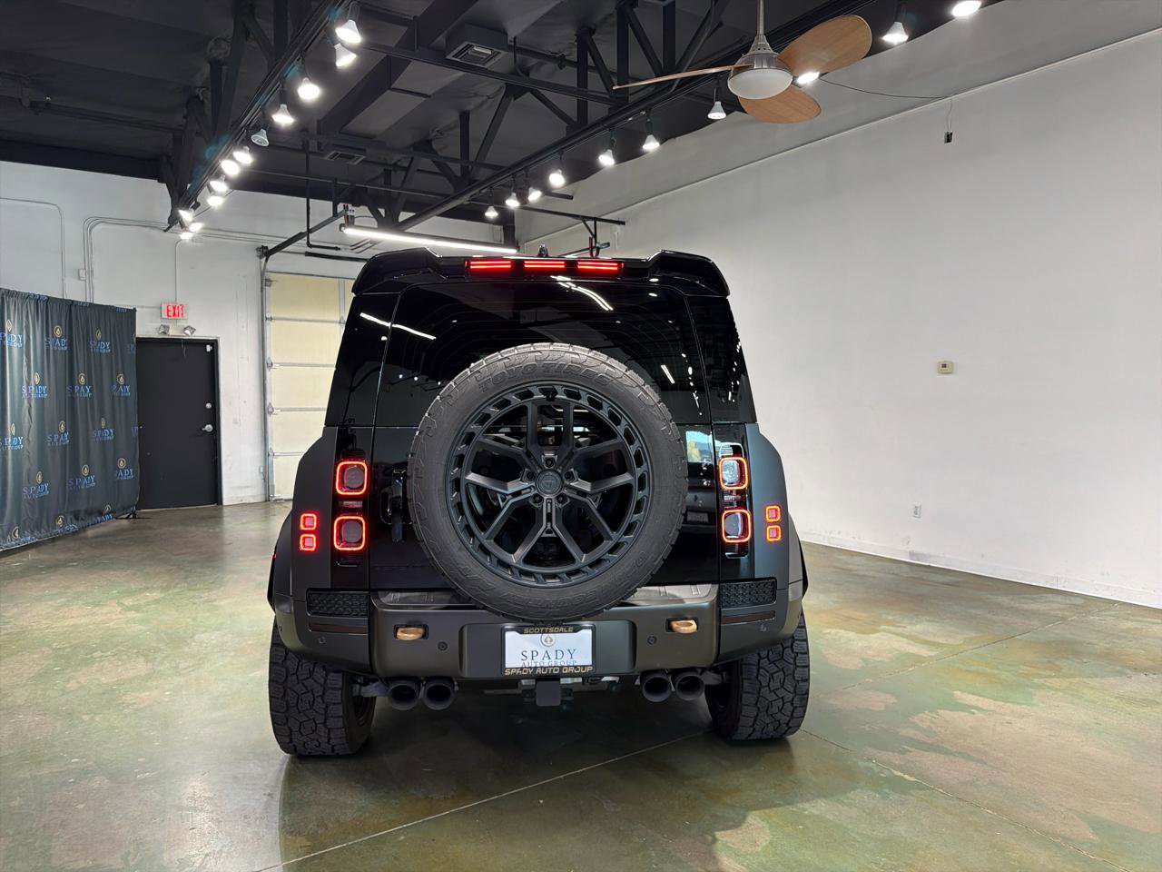 Used 2025 Land Rover Defender 110 image 6