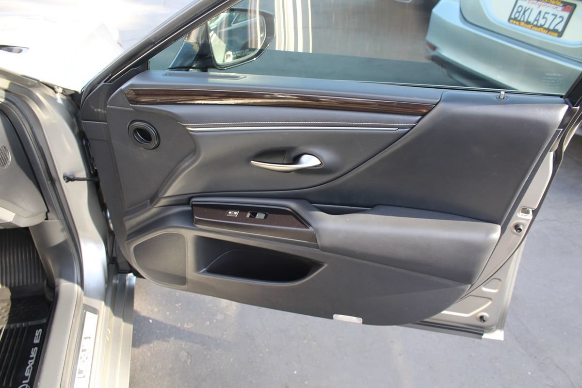 Used 2019 Lexus ES 300h w/ Premium Package FWD image 22