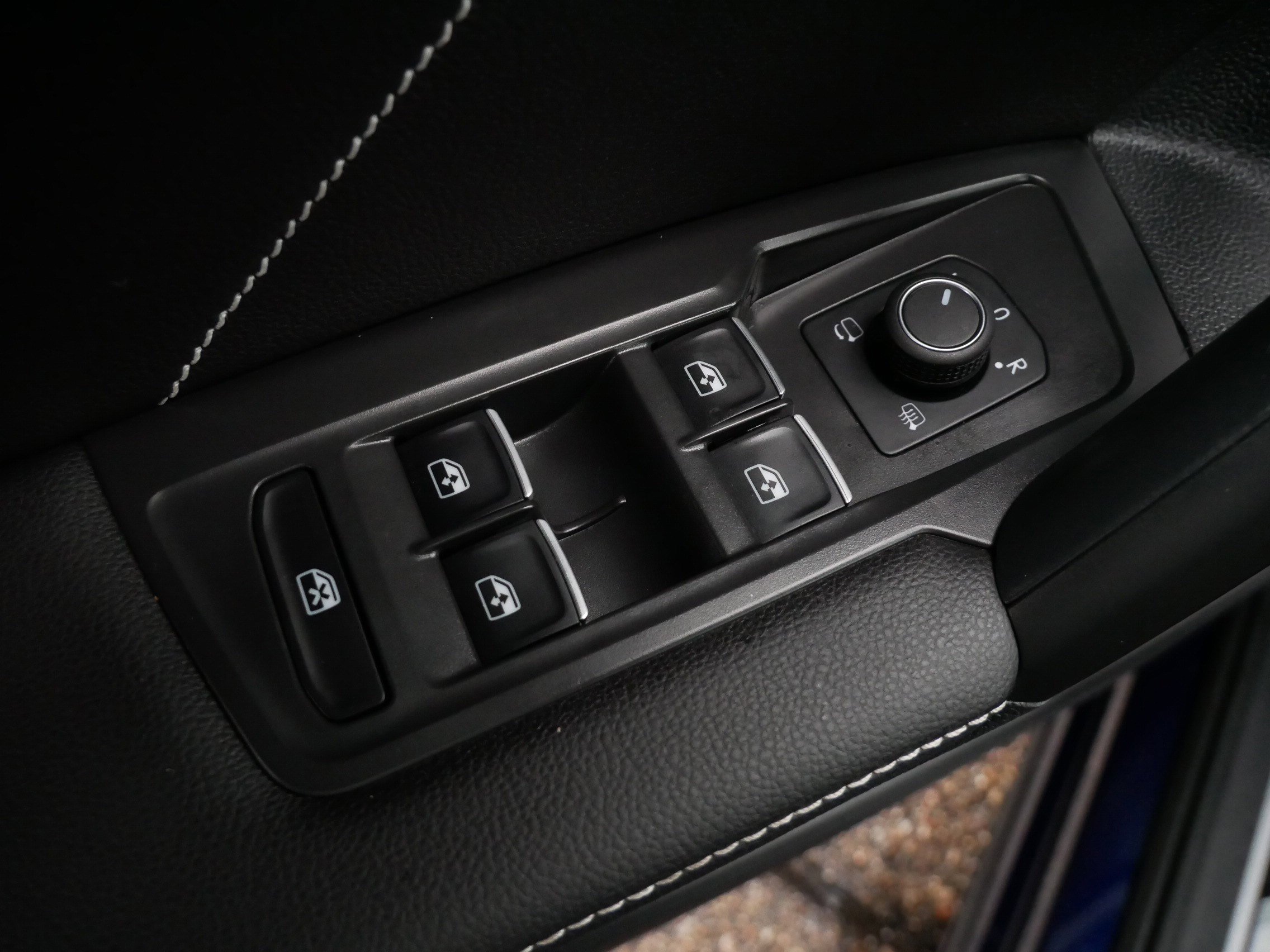 Certified 2023 Volkswagen Tiguan SEL R-Line AWD/4WD image 19