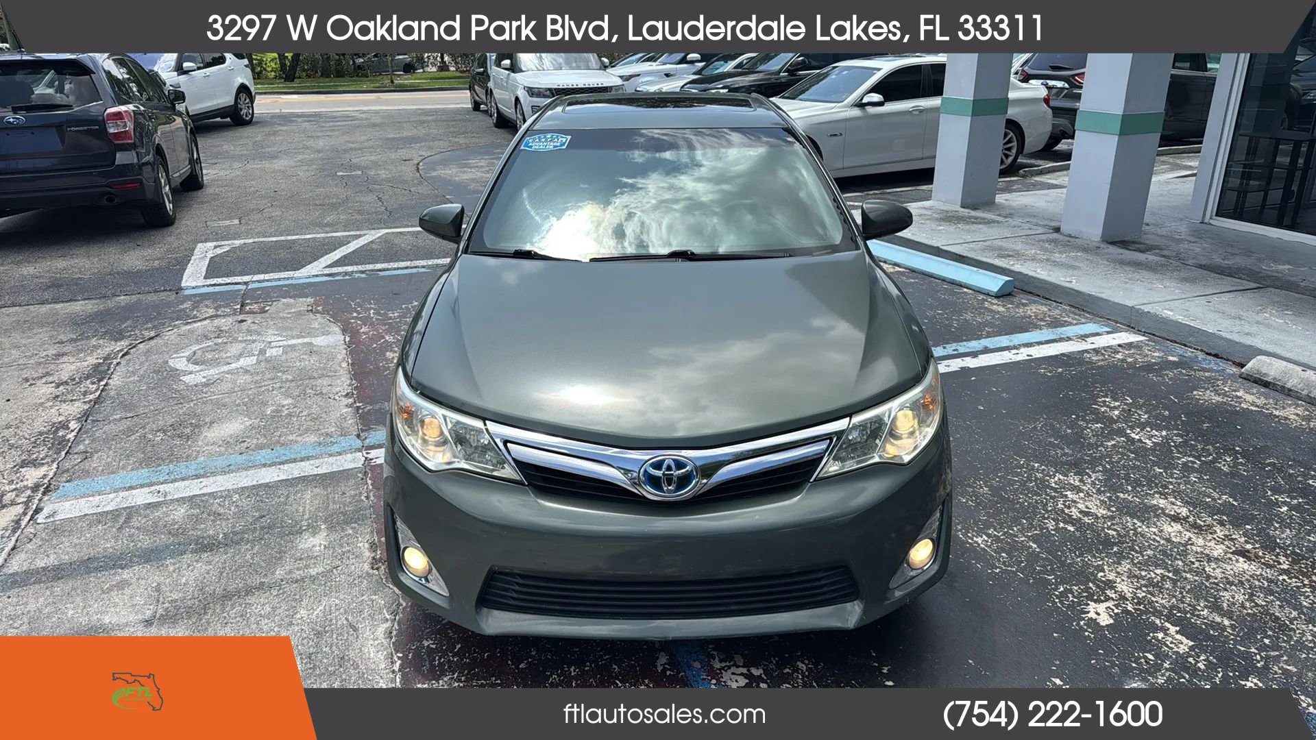 Used 2013 Toyota Camry XLE w/ Leather Pkg FWD image 3