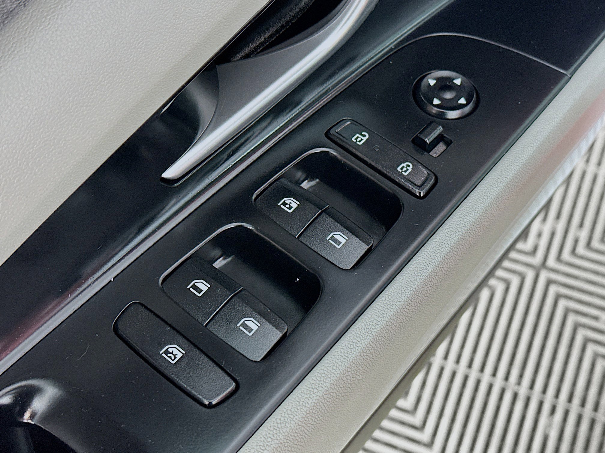Certified 2024 Hyundai Elantra Limited FWD image 18