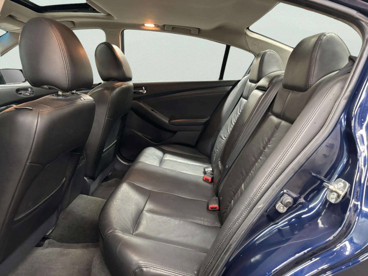 Used 2011 Nissan Altima 3.5 SR w/ 3.5SR Premium Pkg image 14