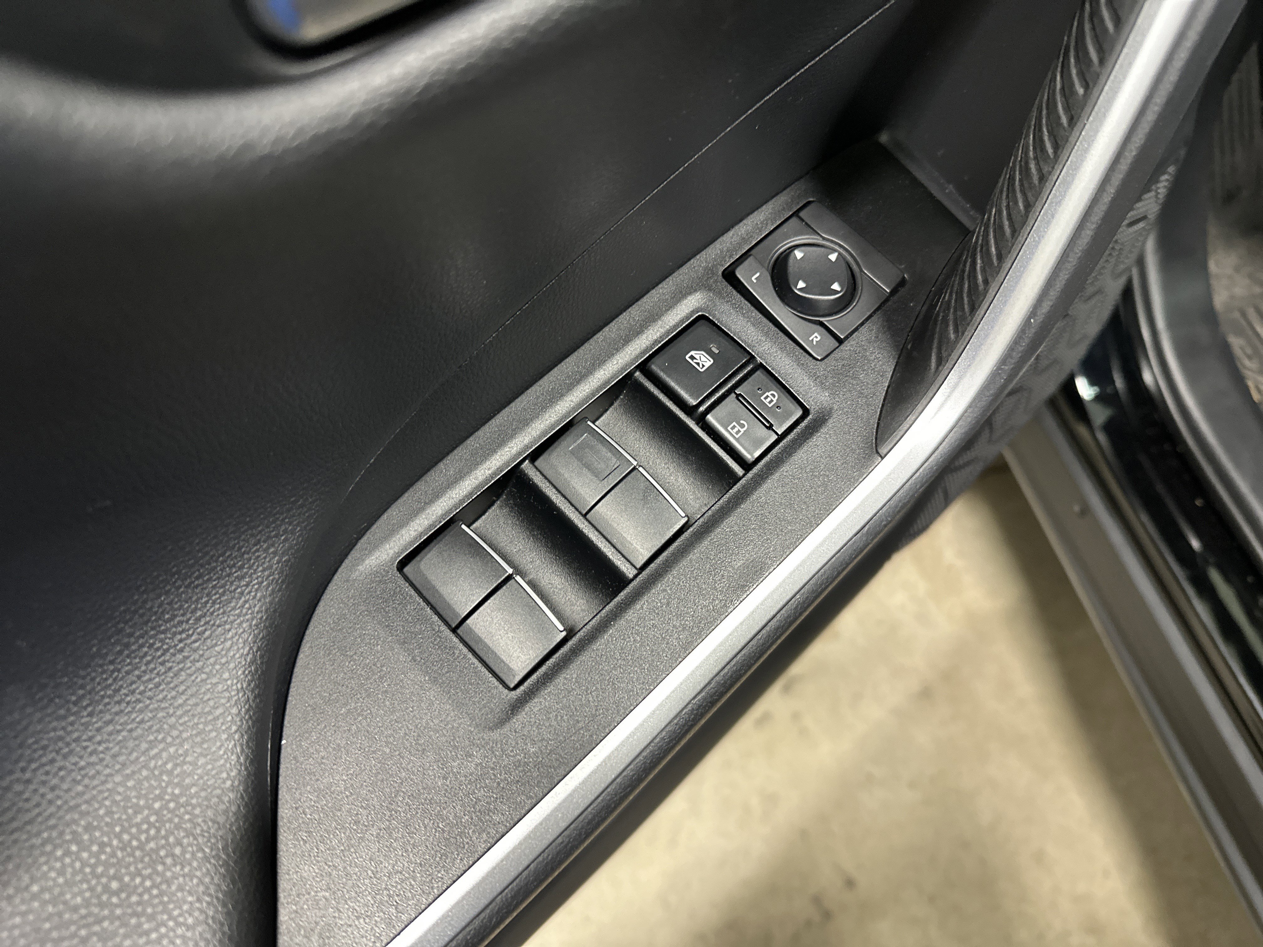 Used 2021 Toyota RAV4 Limited image 15