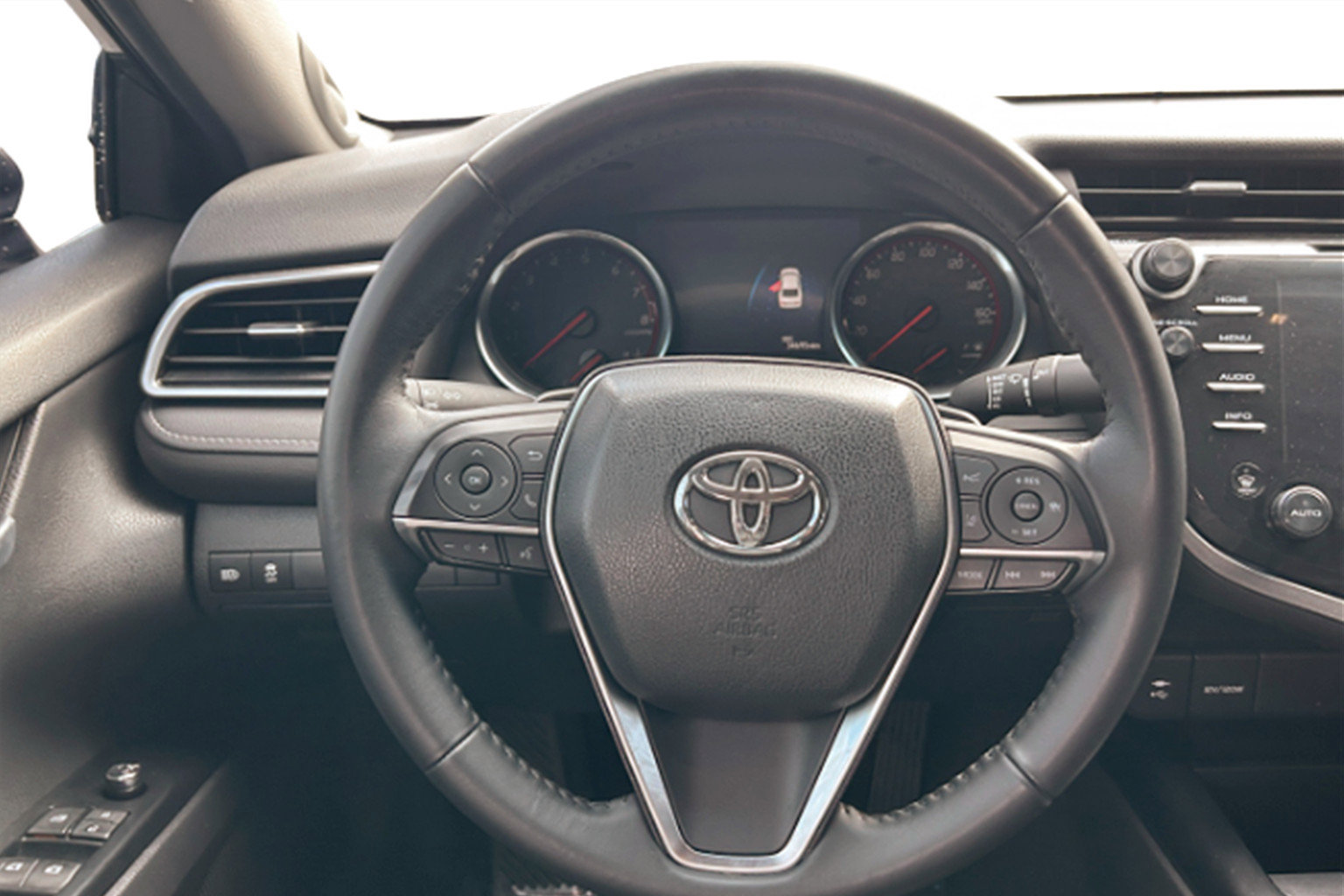 Used 2018 Toyota Camry XSE image 14