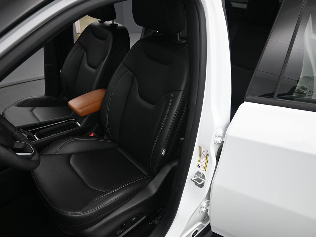 Used 2025 Jeep Compass Limited image 11