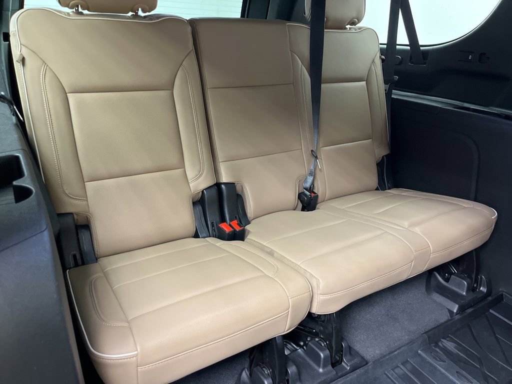 Used 2021 Chevrolet Suburban Premier w/ Premium Package image 24