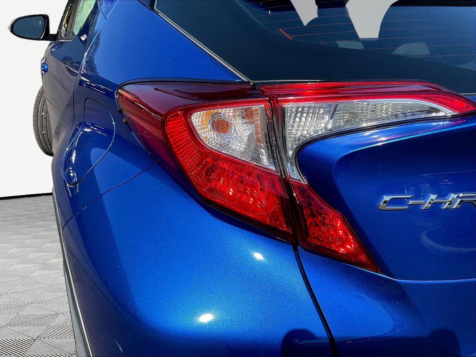Used 2018 Toyota C-HR XLE FWD image 22