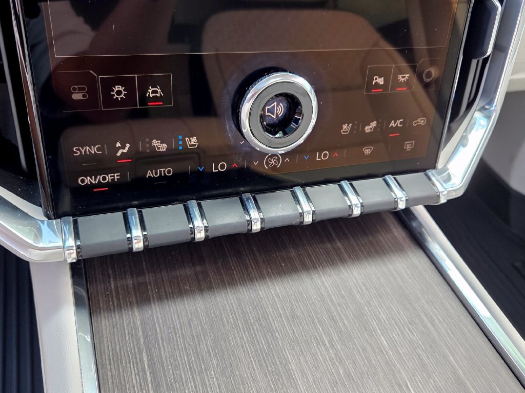 Certified 2025 GMC Acadia Denali w/ Super Cruise Package FWD image 24