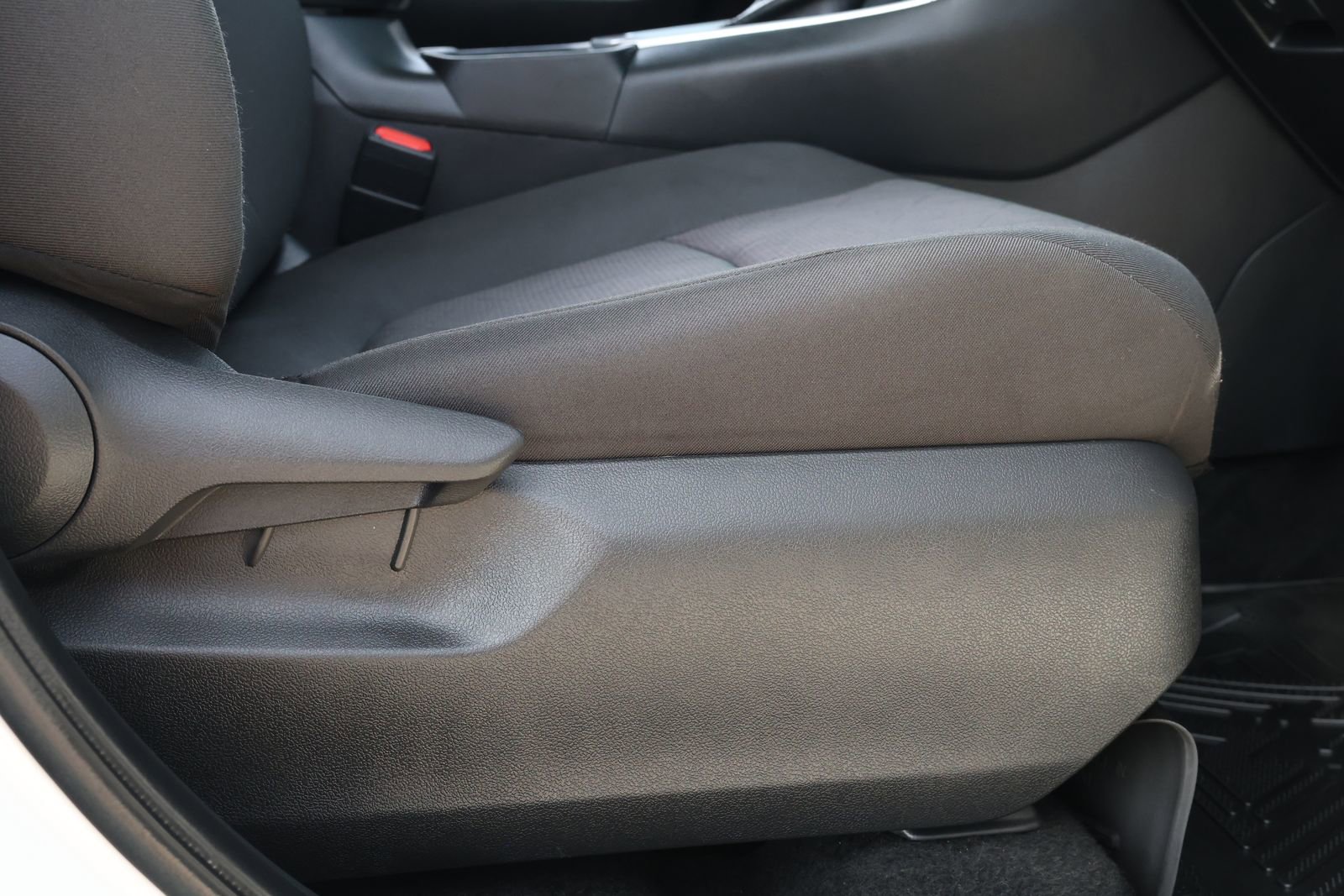 Used 2024 Toyota RAV4 XLE w/ Weather Package image 31