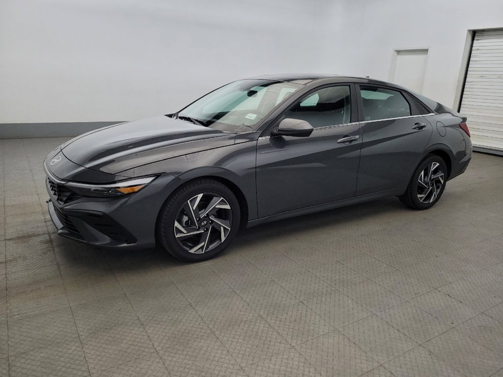 Used 2025 Hyundai Elantra SEL FWD image 2