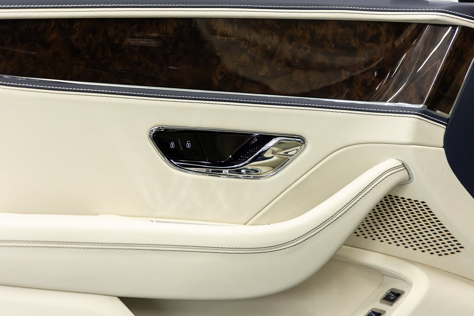New 2026 Bentley Flying Spur Plug-In Hybrid AWD/4WD image 27