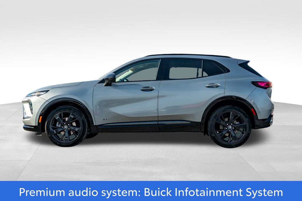 Used 2025 Buick Envision Sport Touring image 4