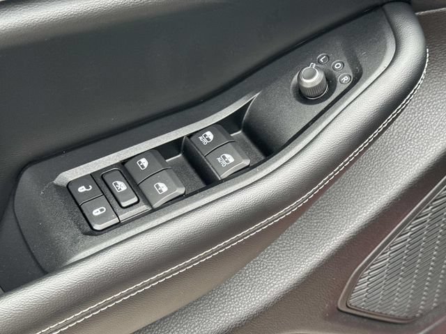 Used 2023 Jeep Grand Cherokee L Limited AWD/4WD image 18
