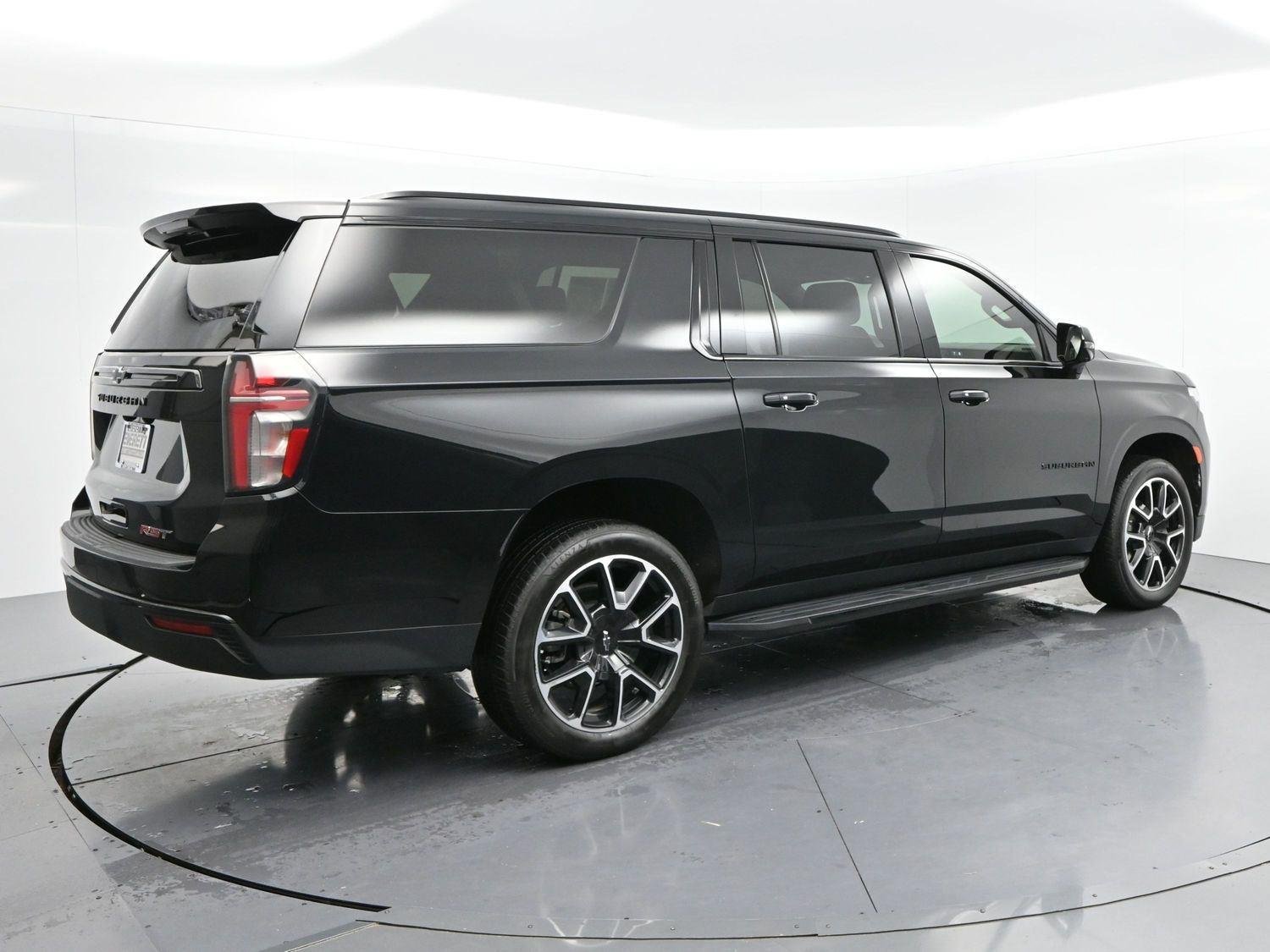 Used 2024 Chevrolet Suburban RST w/ Luxury Package AWD/4WD image 7