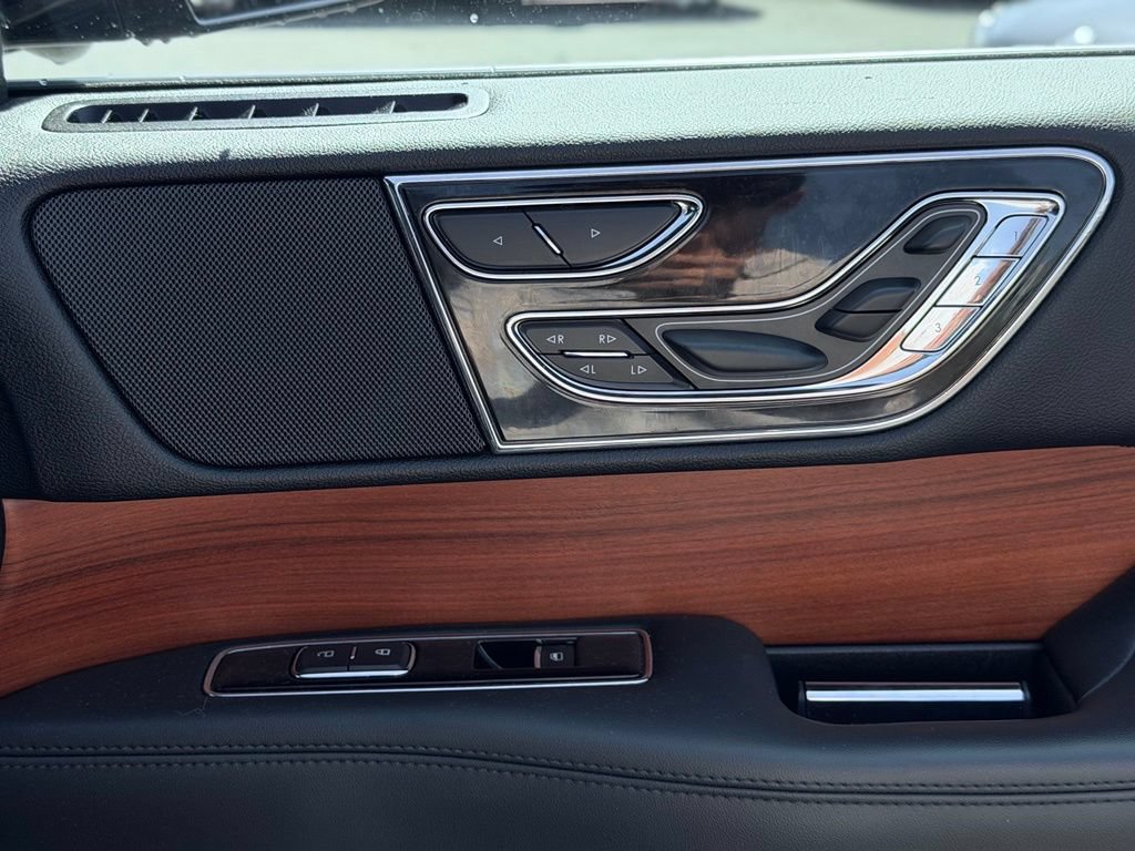 Used 2019 Lincoln Navigator L Reserve AWD/4WD image 22