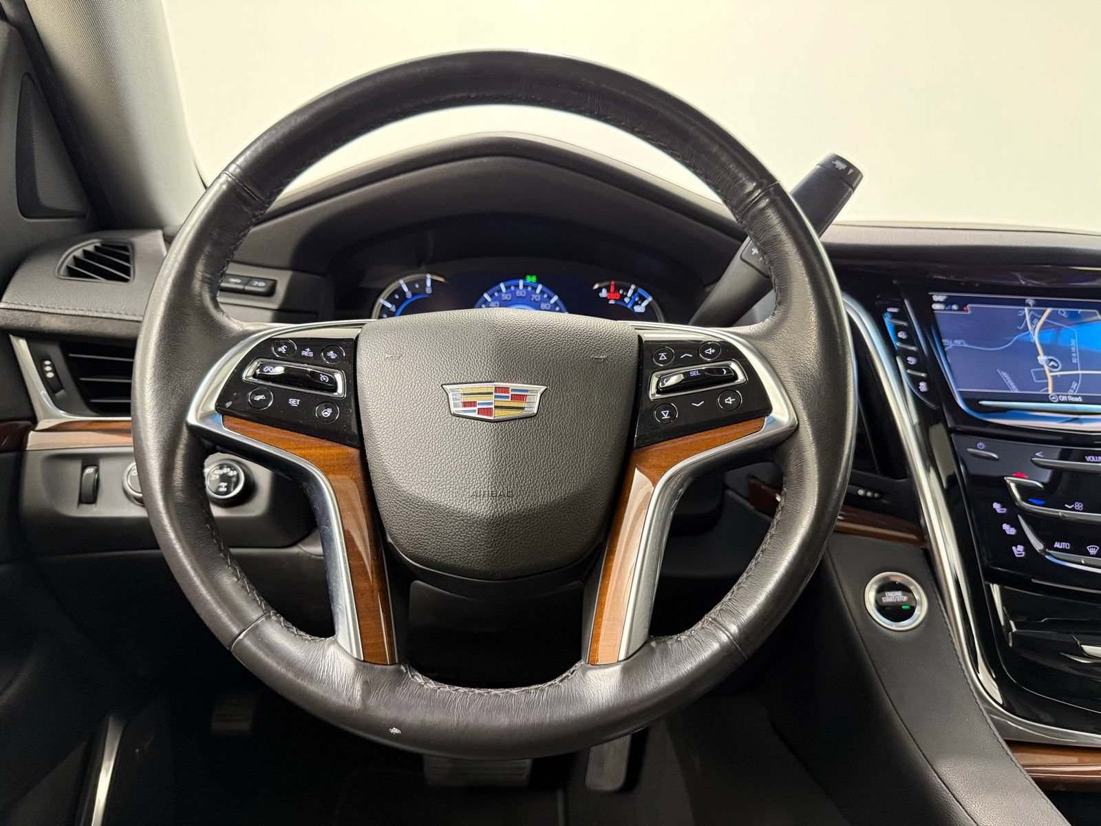 Used 2019 Cadillac Escalade ESV Luxury AWD/4WD image 27