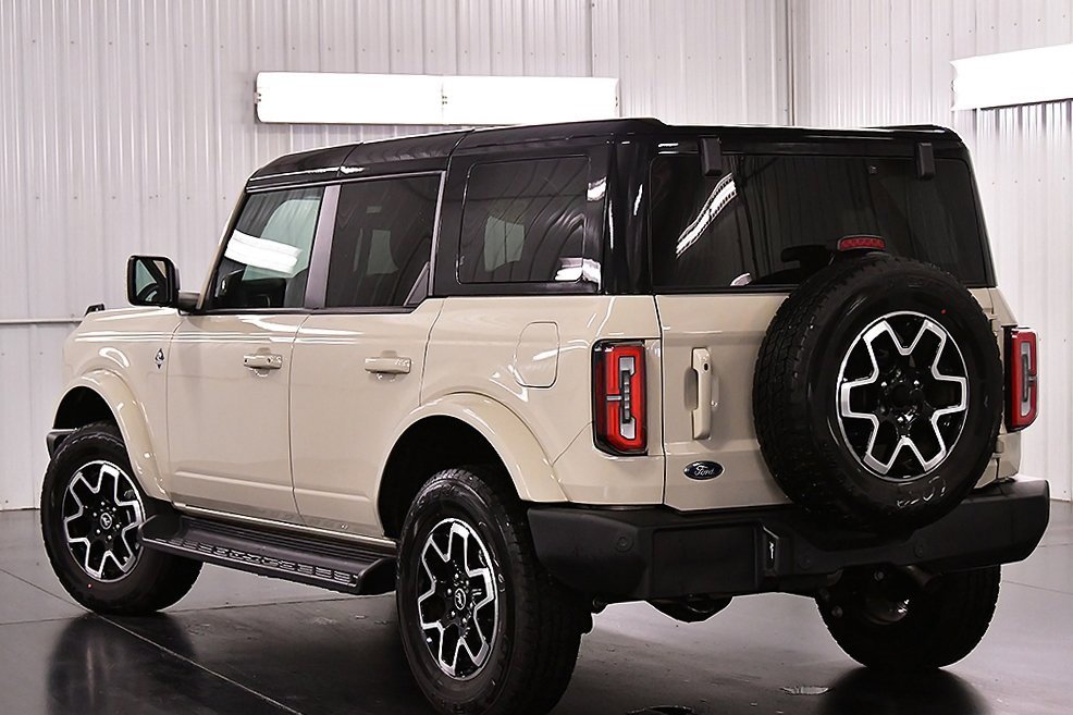 Used 2025 Ford Bronco Outer Banks image 5