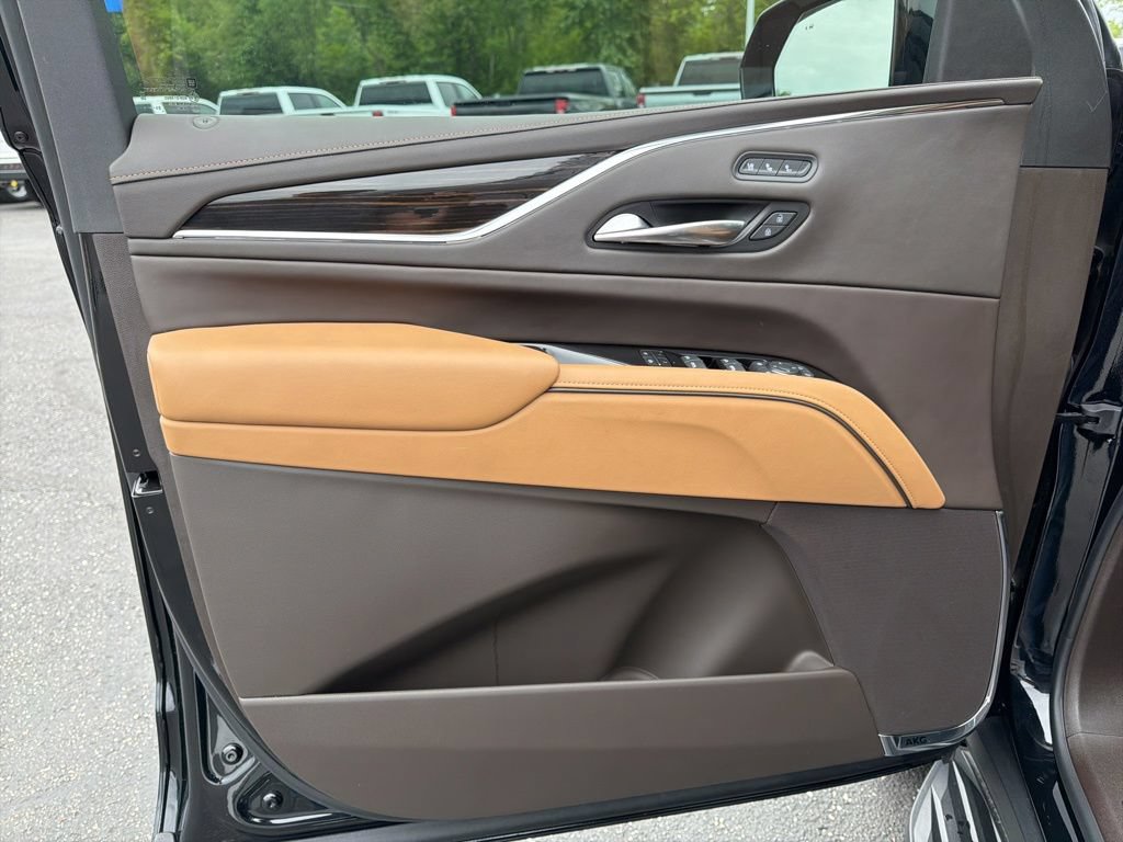 Used 2024 Cadillac Escalade ESV Sport AWD/4WD image 5