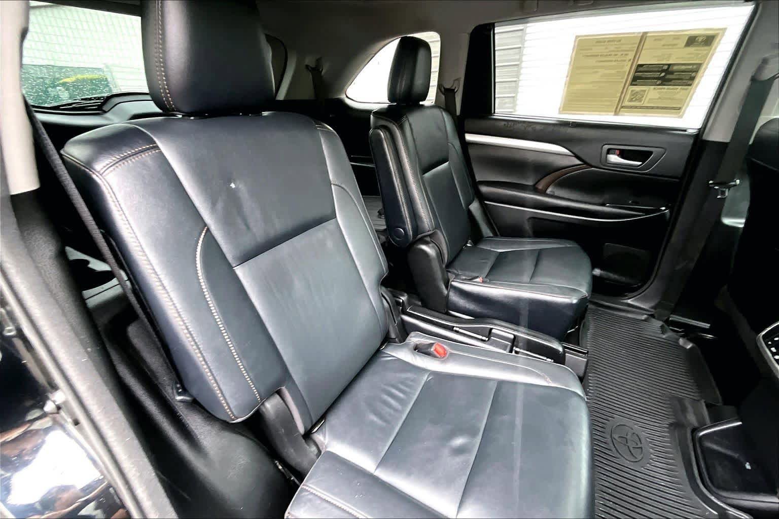 Used 2018 Toyota Highlander XLE AWD/4WD image 18