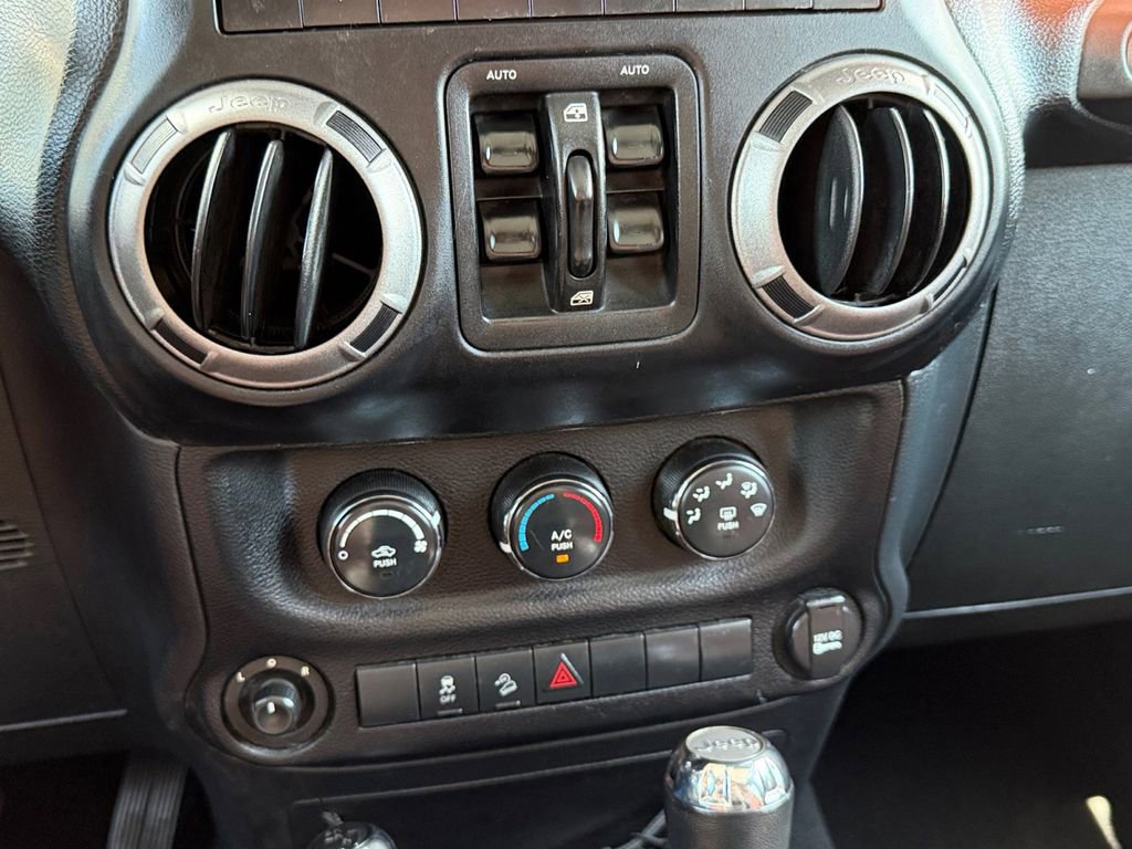 Used 2012 Jeep Wrangler Unlimited Sport AWD/4WD image 14