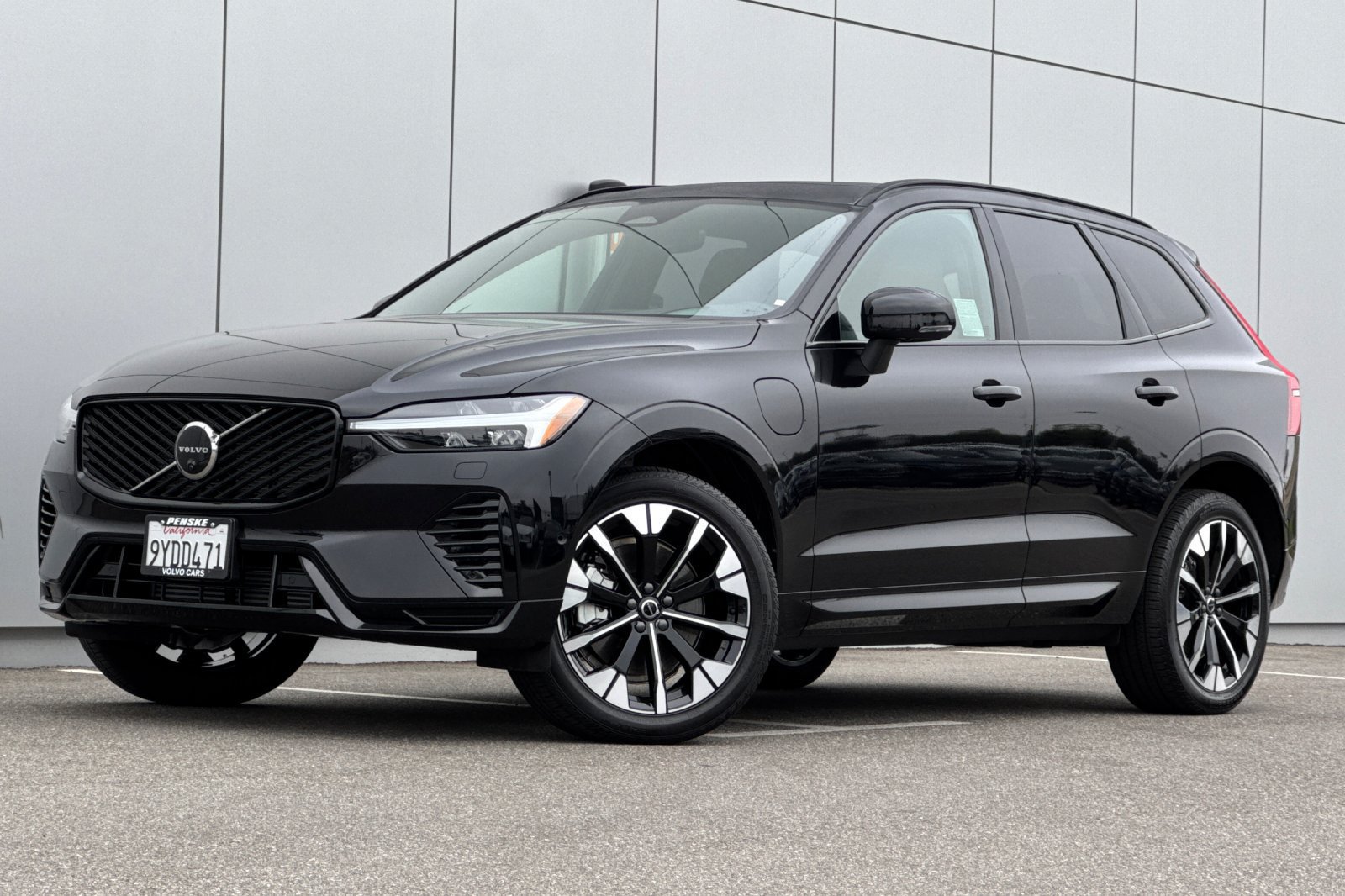 Used 2026 Volvo XC60 T8 Plus w/ Protection Package Premier