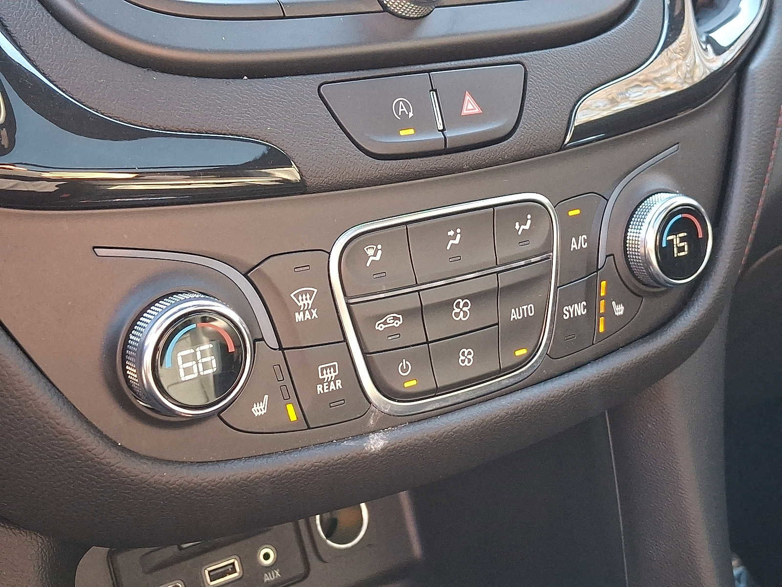 Used 2023 Chevrolet Equinox RS w/ RS Leather Package image 17