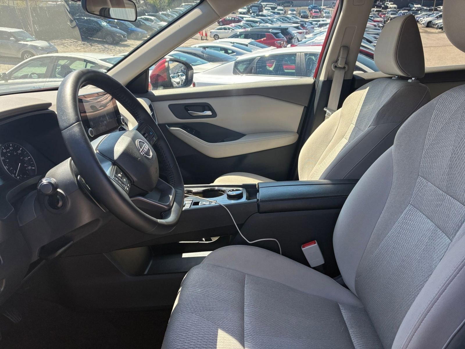 Used 2025 Nissan Rogue SV image 22