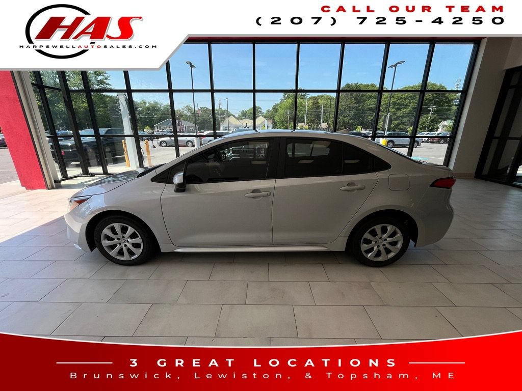 Used 2023 Toyota Corolla LE FWD image 2