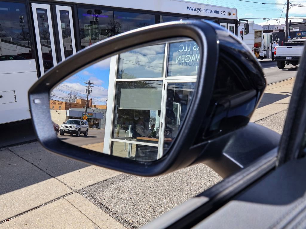 New 2026 Volkswagen Tiguan SE R-Line image 28