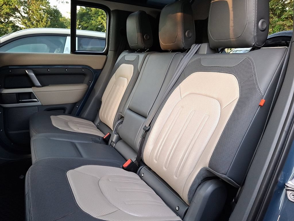 Used 2021 Land Rover Defender 110 X-Dynamic HSE AWD/4WD image 7