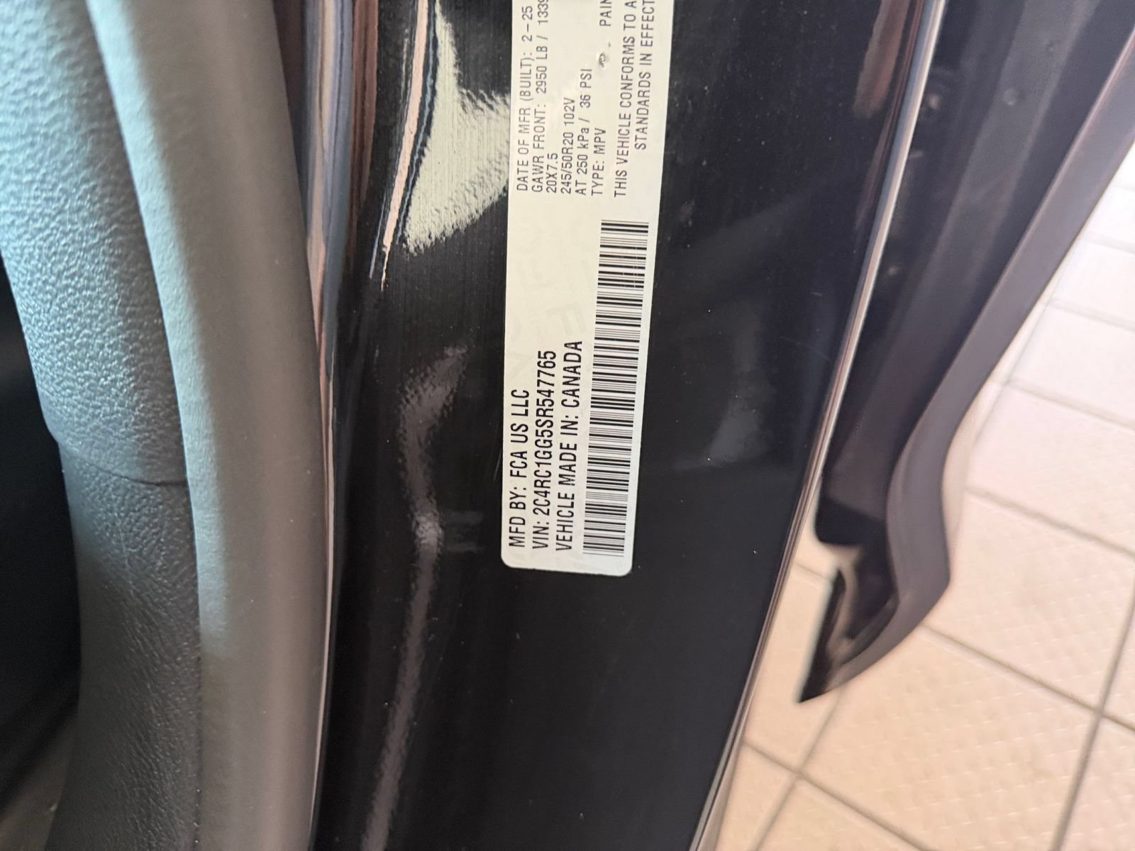 Used 2025 Chrysler Pacifica Limited FWD image 27