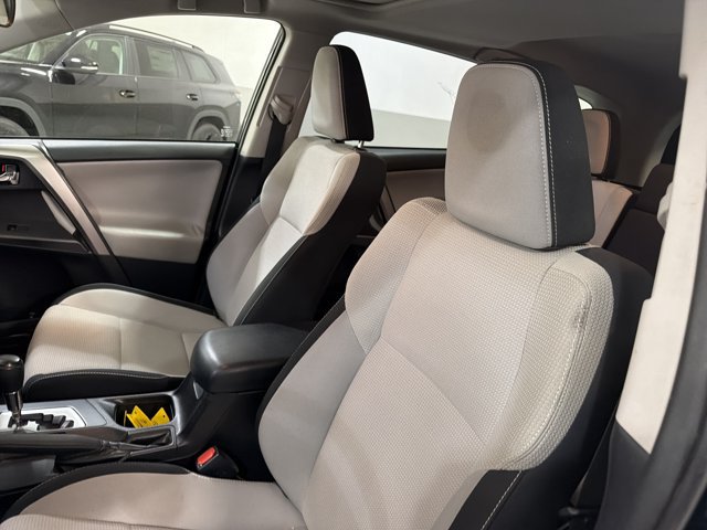 Used 2017 Toyota RAV4 XLE AWD/4WD image 5