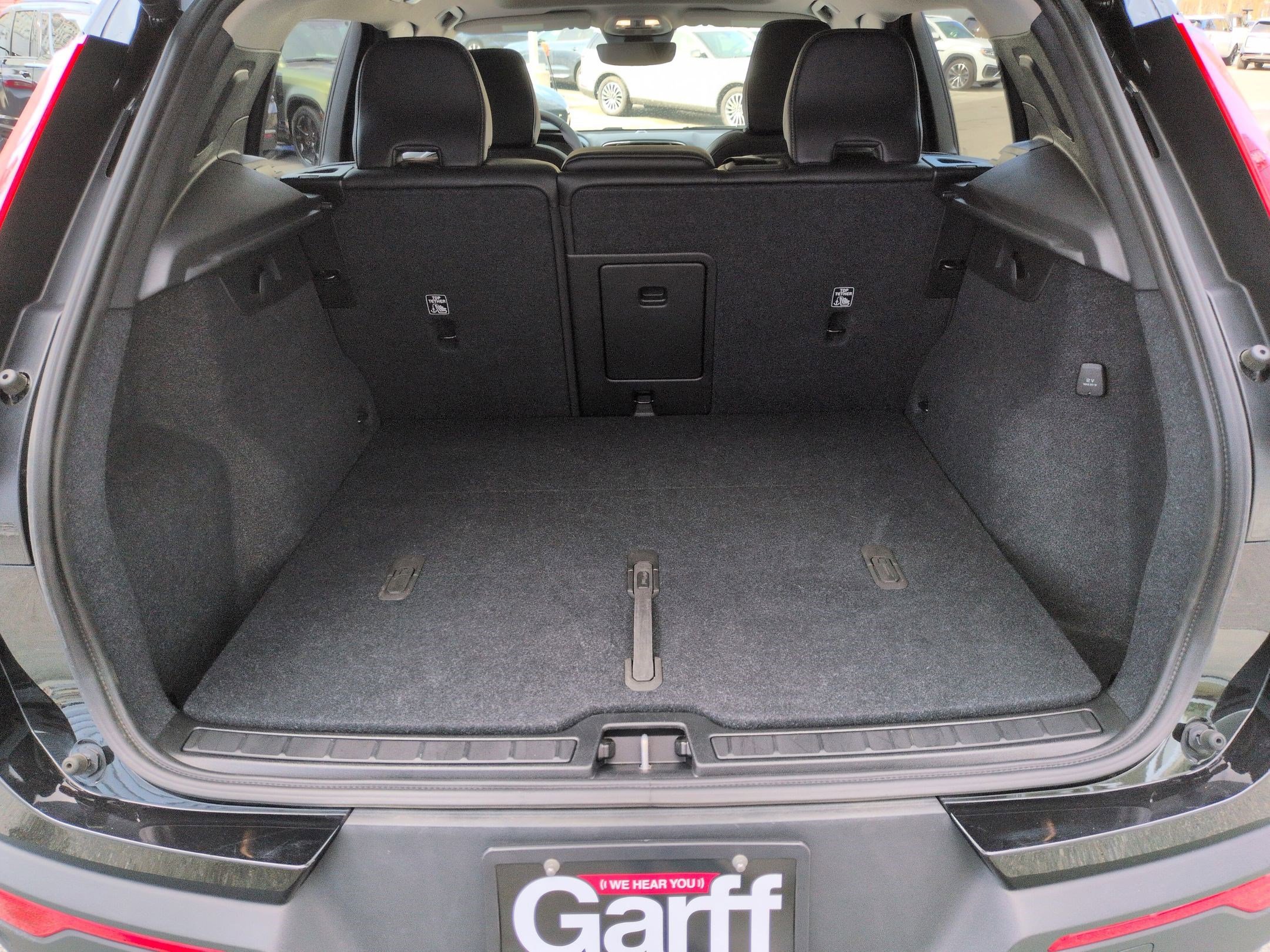 Used 2024 Volvo XC40 B5 Plus image 27